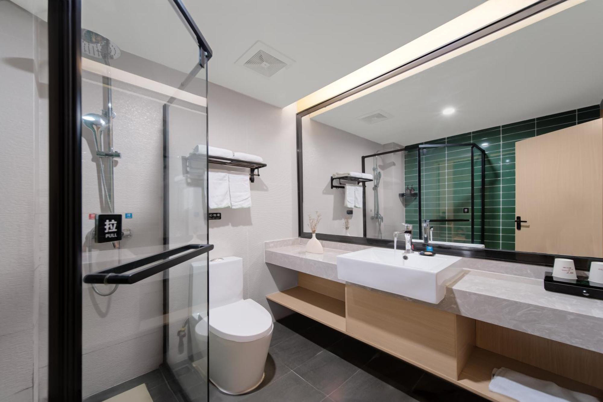 Bai Ling Hotel Nanning Bagian luar foto
