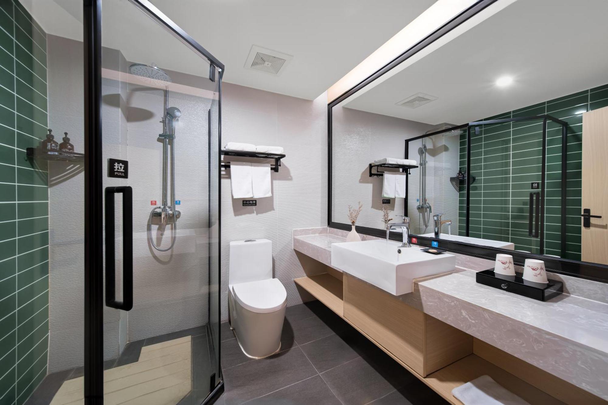 Bai Ling Hotel Nanning Bagian luar foto