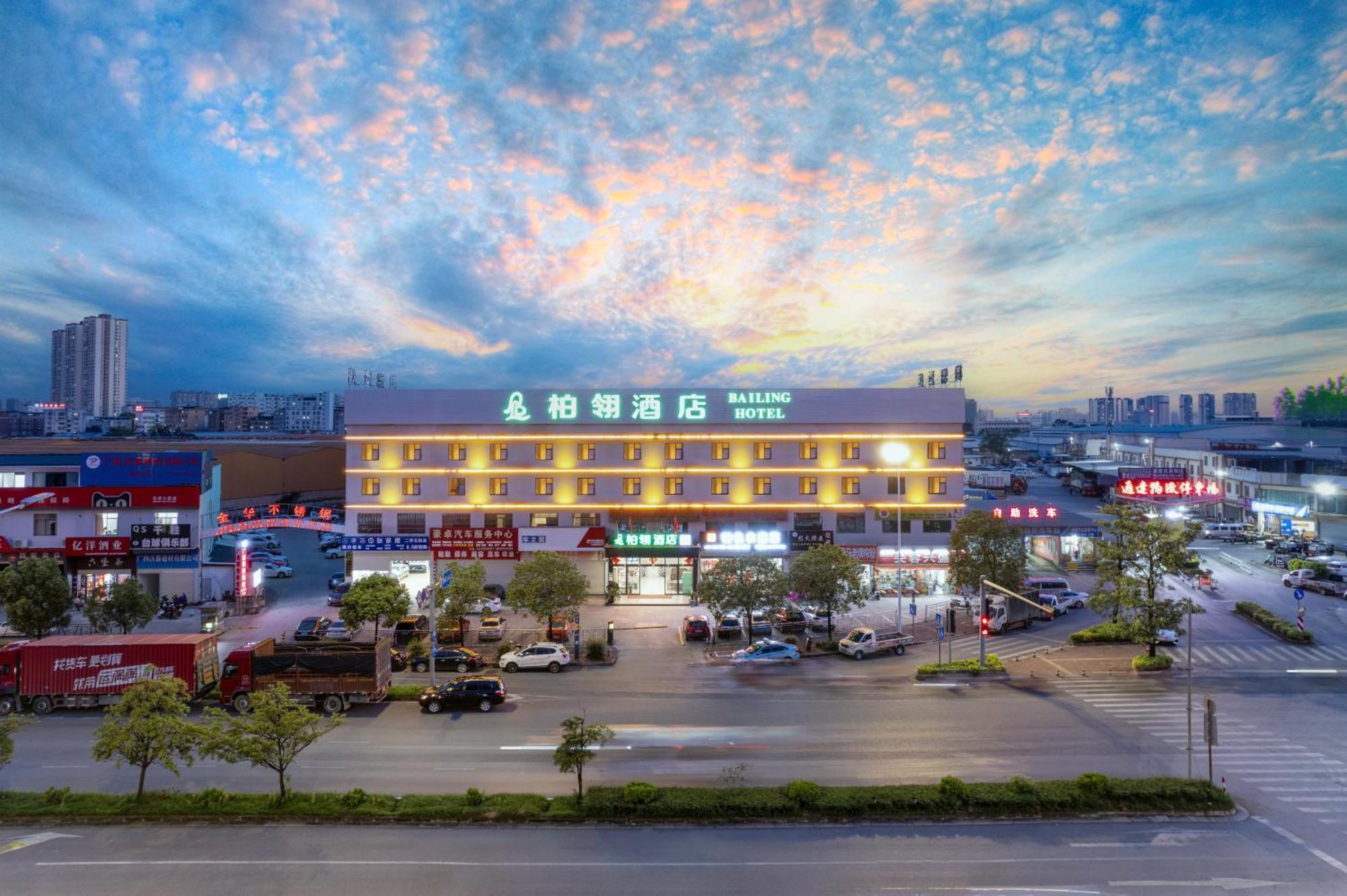 Bai Ling Hotel Nanning Bagian luar foto